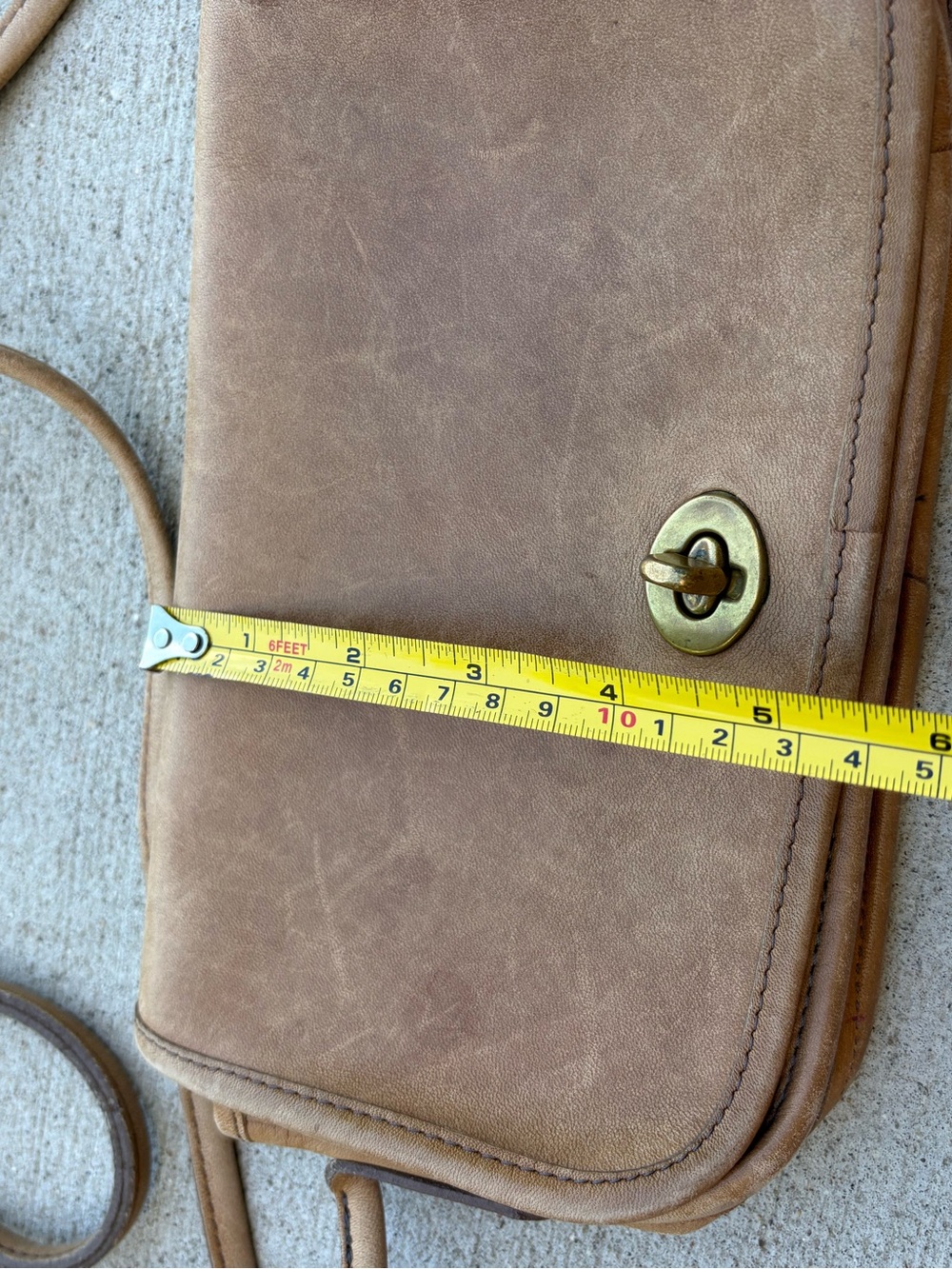 VINTAGE 80S COACH WORN IN LEATHER DINKY CROSSBODY HANDBAG - Picture 7 of 7